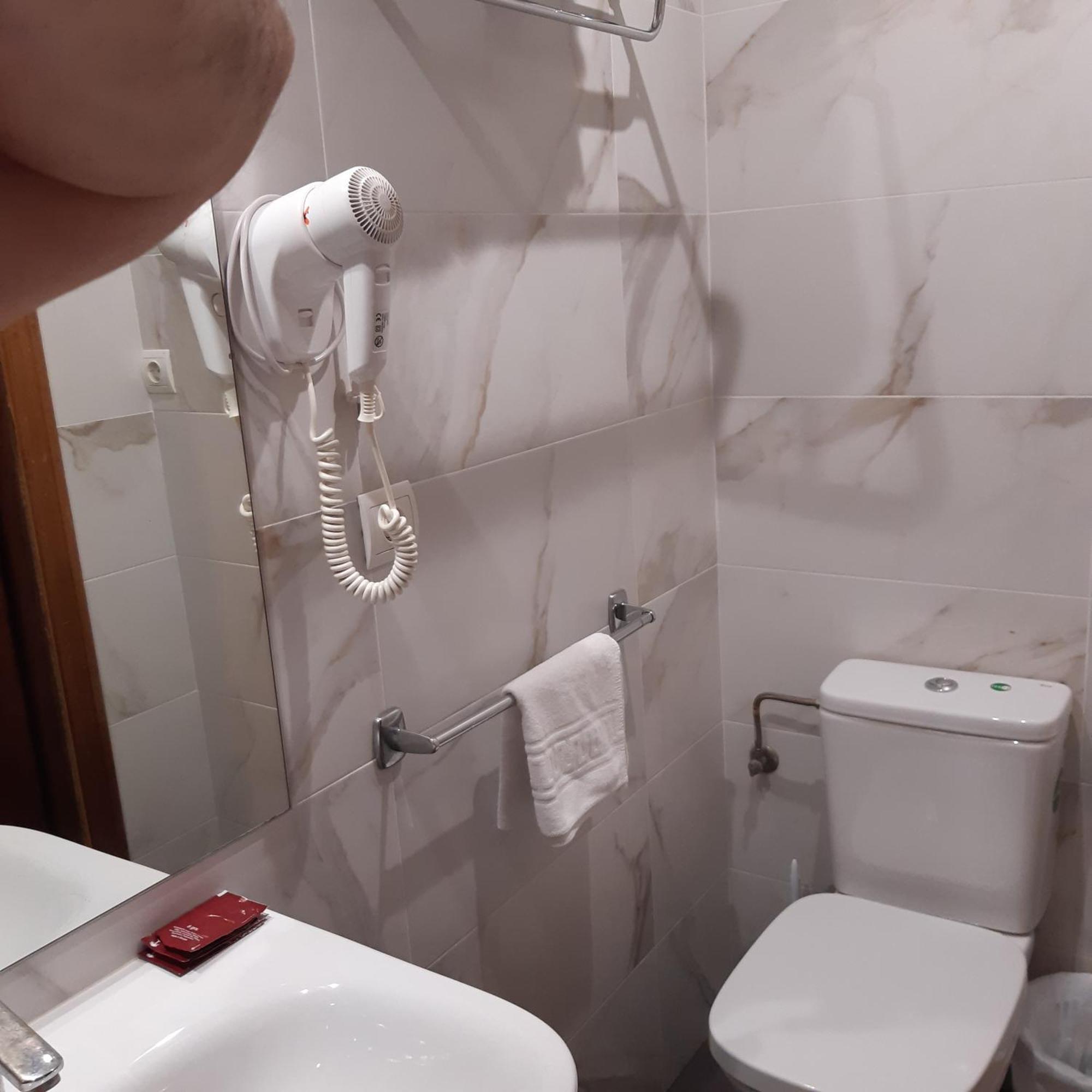 Hostal Lizana 2 Huesca Luaran gambar